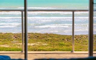 124 Surfers Pde - BYO Linen Beachfront - Middleton - 2
