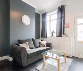 Centralized Private 4 BR House at Hanley with Free Parking - Etruria - 3