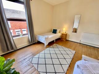 EasyRest House 1 Grantham - 6 Beds & Free Parking - Spacious & Comfy - Access to A1, Town Centre & Shops - Grantham - 3
