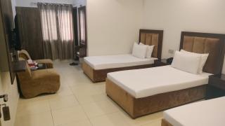 Royalton Inn Hotel - Gulberg - 1