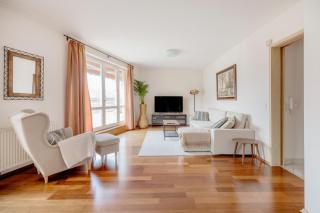 Bright and Spacious Penthouse w/ Terrace & Parking - Budapest - 4