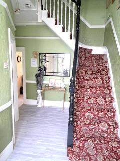 Luxury super double bedroom London Seven Kings Train station - 9