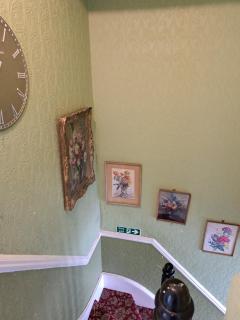 Luxury super double bedroom London Seven Kings Train station - 4