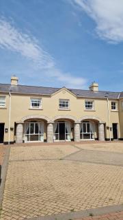The Downshire Arms Apartments Hilltown - 0