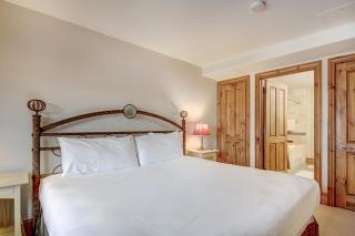 1BR Plus Den, Heart of Beaver Creek Village - 1