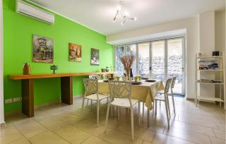 4 Bedroom Cozy Home In Mascalucia - 2