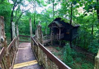 Winery Chateau Treehouse #12/ Oak Crest Cottages and Treehouse - Eureka Springs - 4