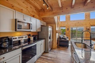 Four-Bedroom House - Gatlinburg - 4