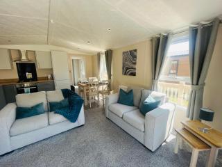 Tarn Lodge with Hot Tub - 2
