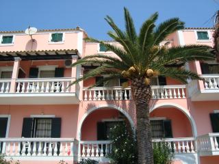 Pink House Socrates Corfu Beachside Retreats - 5