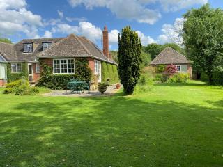 Rectory Bungalow Holiday Apartment - Lower Brailes - 0