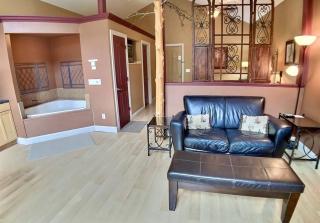 Abbey Chateau Treehouse #10 / Oak Crest cottages and treehouses - Eureka Springs - 4