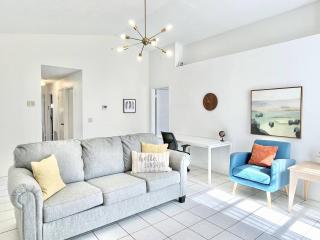 Beautiful 3BR House with Private Pool near Disney - Kissimmee - 8