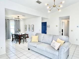 Beautiful 3BR House with Private Pool near Disney - Kissimmee - 7
