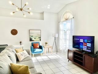 Beautiful 3BR House with Private Pool near Disney - Kissimmee - 4