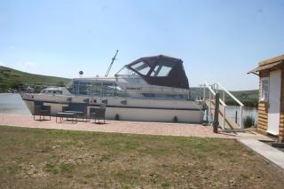 The Rose - 37ft Lakeside Yacht with Hot Tub - Swansea - 0
