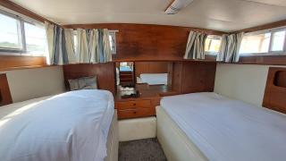 The Rose - 37ft Lakeside Yacht with Hot Tub - Swansea - 6