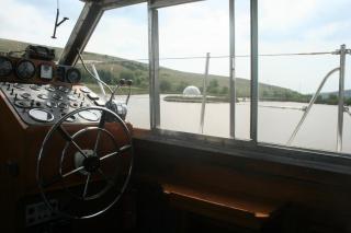 The Rose - 37ft Lakeside Yacht with Hot Tub - Swansea - 5