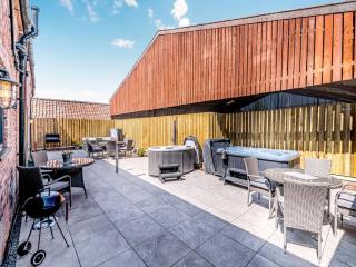 The Hive - Uk42857 - Rise - 9
