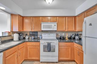 Nash Gold Private Condo - 2bed, 2bath, Sleep 6, 25 Min Walk To Broadway And All Nashville Attractions, Pool, Gym - 2