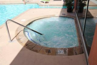 Ultimate Las Vegas Getaway One Bedroom Suite with Balcony, Kitchen, Gym, Pool & Free Parking - 9