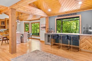 Riverview Retreat - Hot Tub, Pool Table - 3