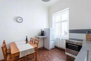 Spacious apartment with balcony at Wenceslas Sq - Prague - 3
