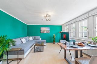 Krone - ES Bhf - 2Zi & 90m2 & 6xPrs - Balkon - 65"TV & Netflix - Esslingen am Neckar - 6