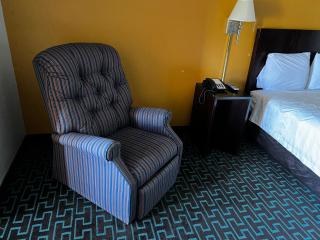 Express Inn & Suites - 5