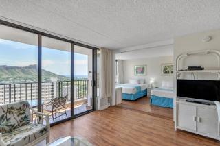 Deluxe Ocean and Diamond Head View Waikiki Condo, Free parking! - 0