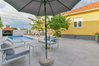 Holiday homEna with a heated pool - Bibinje - 0