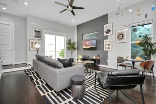 Mohr Haus - Walk to NRG Stadium - Medical Center - Sleeps 8 - 9