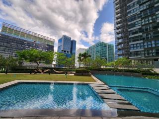 Cozy Minimalist Across Malls with Washer and Parking Near Airport - Manila - 5