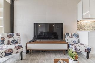 Newly Remodeled - 30th Floor Suite with EPIC Mountain Views home - 7