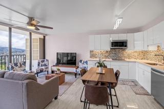 Newly Remodeled - 30th Floor Suite with EPIC Mountain Views home - Honolulu - 5