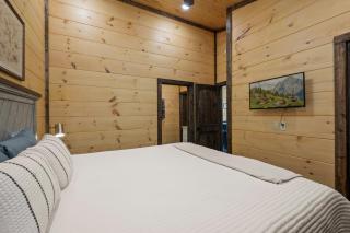 New Cozy Mountain Cabin Hot Tub Near Downtown - Gatlinburg - 4