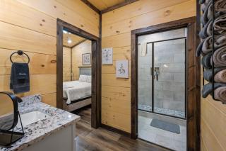 New Cozy Mountain Cabin Hot Tub Near Downtown - Gatlinburg - 2