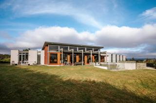 Mt Gold Retreat - Sleeps 8 - Spa Pool - Tennis Court - Wanaka - 2