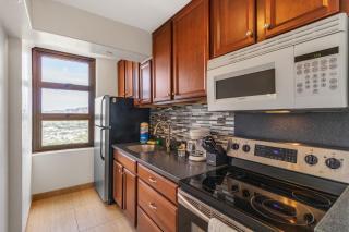 37th Floor Condo with Sweeping Ocean Views & Free parking! condo - Honolulu - 9