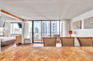 19th Floor Condo with Lanai & Sea Views - FREE Parking! home - Honolulu - 3