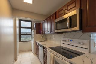 Newly Remodeled Corner Unit at the Waikiki Banyan with Diamond Head Views condo - 8
