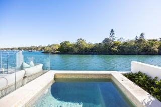 Iluka, Luxurious Riverfront Retreat - Noosa Heads - 5