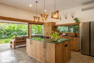 Designer NEW 3BDR - Lush Garden+Pool - 8