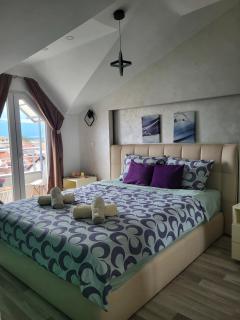 Downtown One-Bedroom Deluxe Apartment - 4