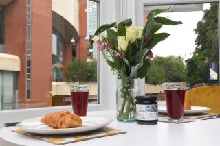 Harrogate Self Catering - King's View - Overlooking Harrogate Convention Centre -Private Parking - Harrogate - 3