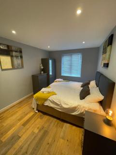 2 Bedroom Flat - Bedford - 7