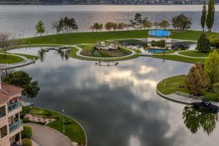 Delta Hotels by Marriott Grand Okanagan Resort - 1