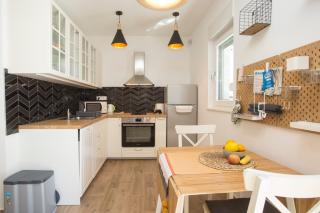 Studio and hot tub - 3