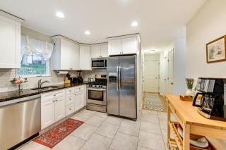 Glen Cove Vacation Rental Less Than 1 Mi to Downtown! - Glen Cove - 2