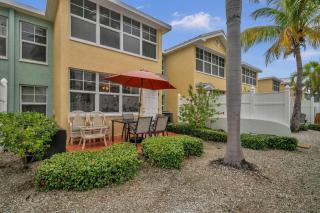 1st Floor Beauty Right By The Beach - Clearwater Beach - 3